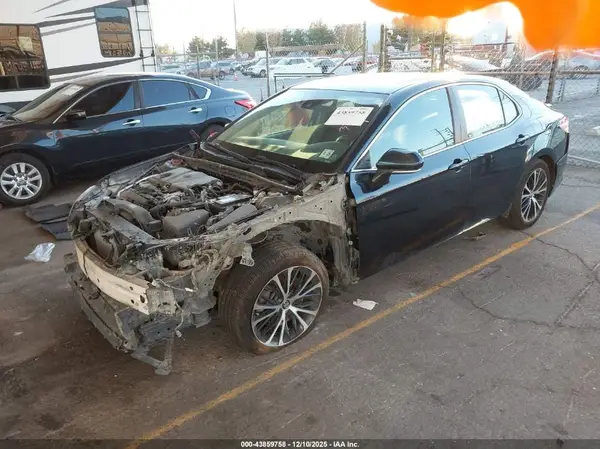 4T1J11AK1LU302820 2020 TOYOTA CAMRY - Image 2