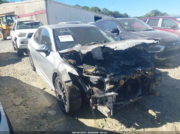 4T1J11AK3LU986883 2020 TOYOTA CAMRY - Image 1