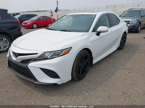 4T1J11AK6LU983668 2020 TOYOTA CAMRY - Image 2
