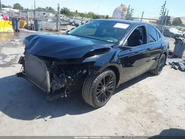 4T1J11AK7LU910261 2020 TOYOTA CAMRY - Image 2