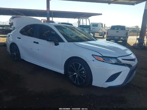 4T1J11AK9LU990503 2020 TOYOTA CAMRY - Image 1