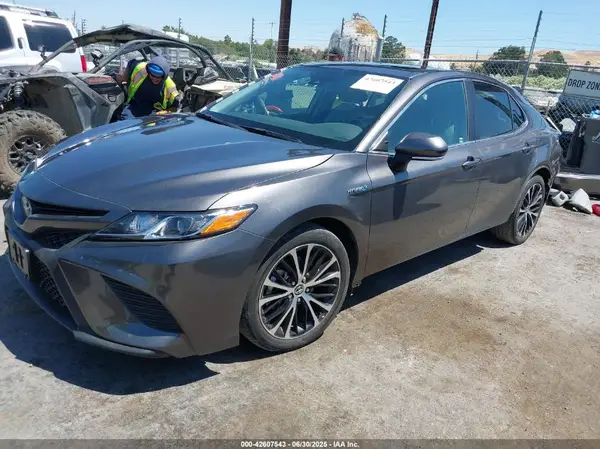 4T1J31AK4LU524262 2020 TOYOTA CAMRY - Image 2