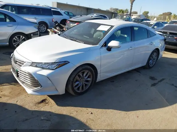 4T1JZ1FB2NU086805 2022 TOYOTA AVALON - Image 2