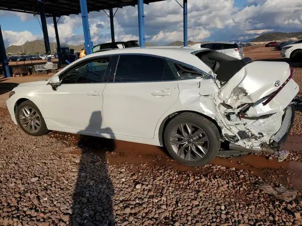 4T1JZ1FB6NU071837 2022 TOYOTA AVALON - Image 2