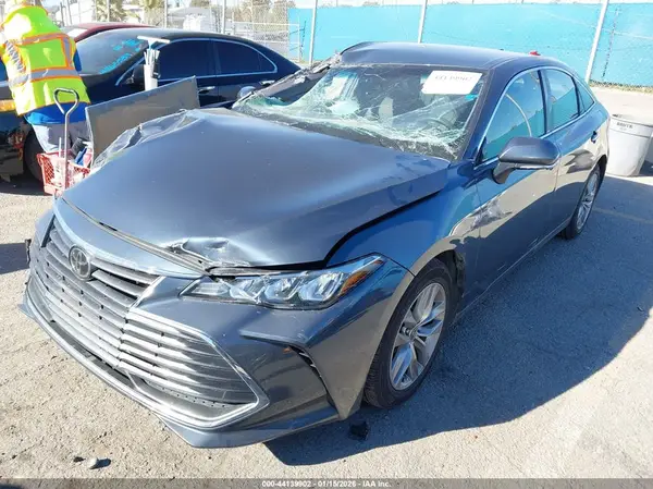 4T1JZ1FBXNU077043 2022 TOYOTA AVALON - Image 2