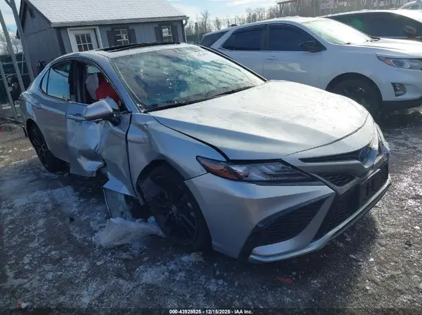 4T1K31AK0NU040211 2022 TOYOTA CAMRY - Image 1