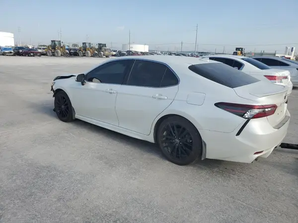 4T1K31AK0NU582957 2022 TOYOTA CAMRY - Image 2