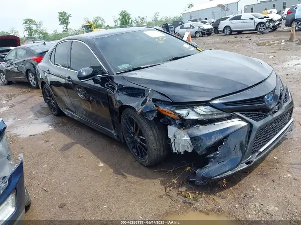 4T1K31AK0NU595563 2022 TOYOTA CAMRY - Image 1