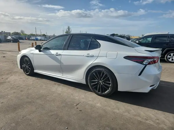 4T1K31AK1MU025716 2021 TOYOTA CAMRY - Image 2
