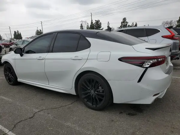 4T1K31AK1NU039438 2022 TOYOTA CAMRY - Image 2