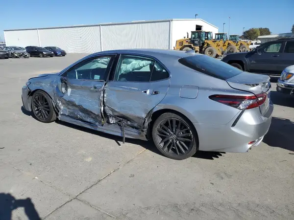 4T1K31AK1NU571868 2022 TOYOTA CAMRY - Image 2