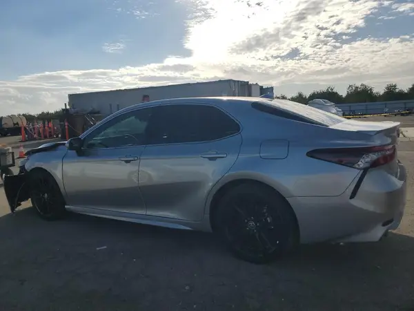 4T1K31AK1NU585687 2022 TOYOTA CAMRY - Image 2