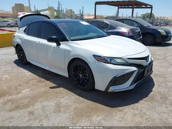 4T1K31AK2MU020833 2021 TOYOTA CAMRY - Image 1