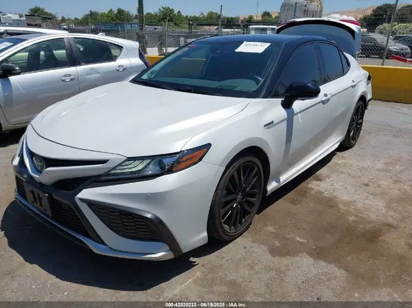 4T1K31AK2MU020833 2021 TOYOTA CAMRY - Image 2