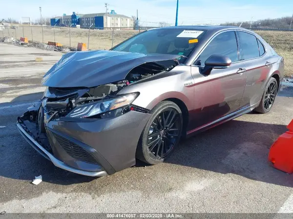 4T1K31AK2MU023604 2021 TOYOTA CAMRY - Image 2