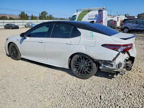 4T1K31AK2MU029774 2021 TOYOTA CAMRY - Image 2
