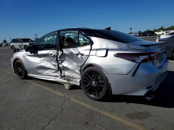 4T1K31AK2NU041098 2022 TOYOTA CAMRY - Image 2
