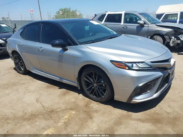 4T1K31AK2NU042588 2022 TOYOTA CAMRY - Image 1