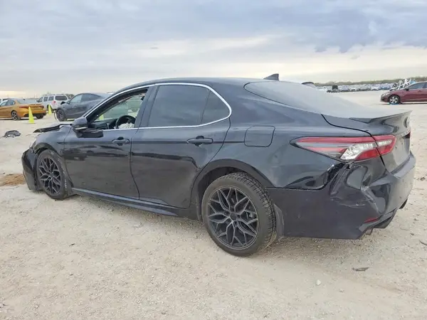 4T1K31AK2NU570826 2022 TOYOTA CAMRY - Image 2