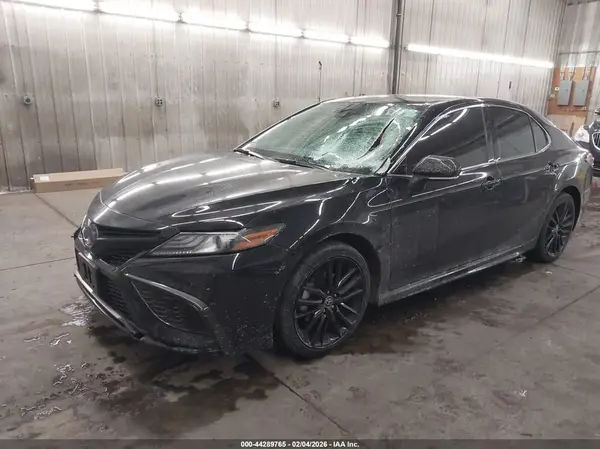 4T1K31AK2NU570924 2022 TOYOTA CAMRY - Image 2