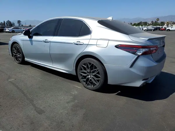 4T1K31AK2NU571653 2022 TOYOTA CAMRY - Image 2