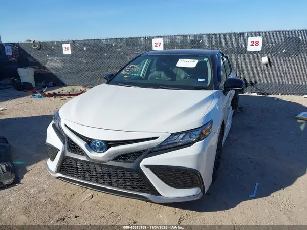 4T1K31AK3NU033463 2022 TOYOTA CAMRY - Image 2