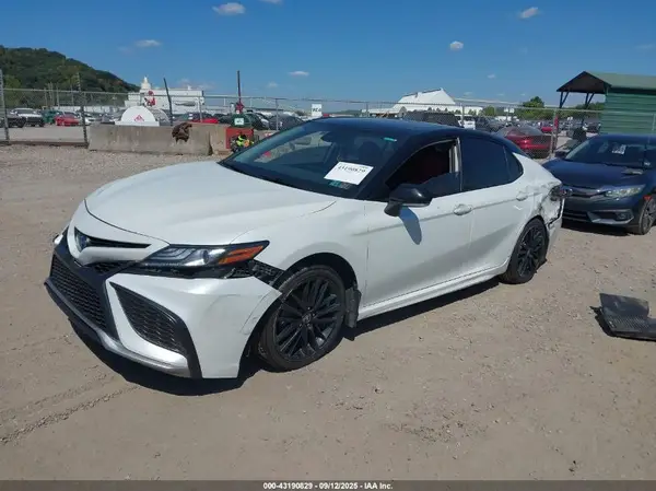 4T1K31AK3NU044155 2022 TOYOTA CAMRY - Image 2