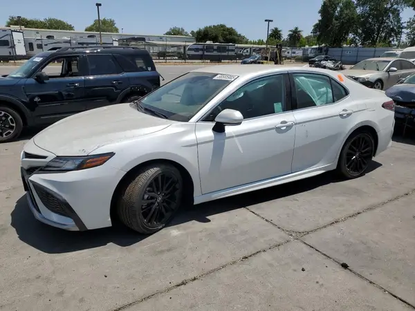 4T1K31AK3NU571693 2022 TOYOTA CAMRY - Image 1