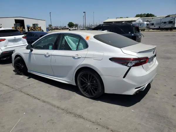 4T1K31AK3NU571693 2022 TOYOTA CAMRY - Image 2