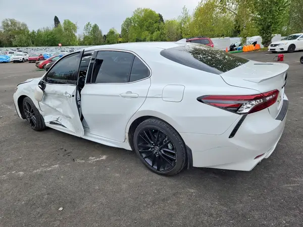 4T1K31AK3NU594536 2022 TOYOTA CAMRY - Image 2