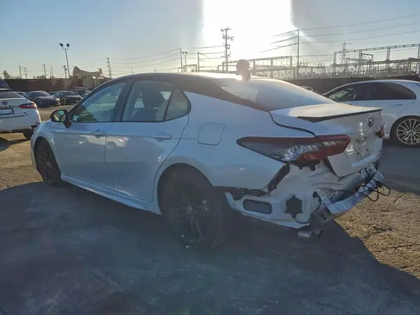 4T1K31AK4MU020798 2021 TOYOTA CAMRY - Image 2