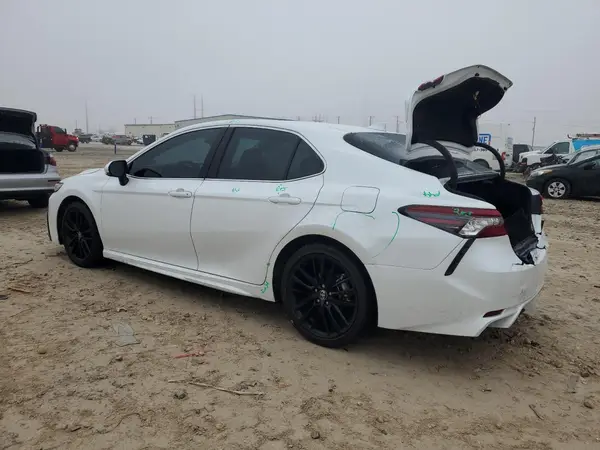 4T1K31AK4RU631633 2024 TOYOTA CAMRY - Image 2