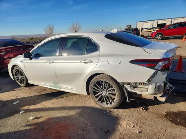4T1K31AK5MU552822 2021 TOYOTA CAMRY - Image 2