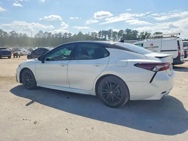 4T1K31AK5NU044707 2022 TOYOTA CAMRY - Image 2