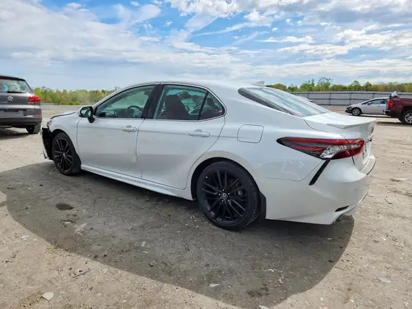 4T1K31AK5NU581187 2022 TOYOTA CAMRY - Image 2