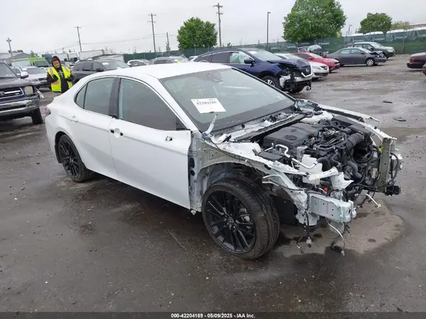 4T1K31AK5NU583117 2022 TOYOTA CAMRY - Image 1