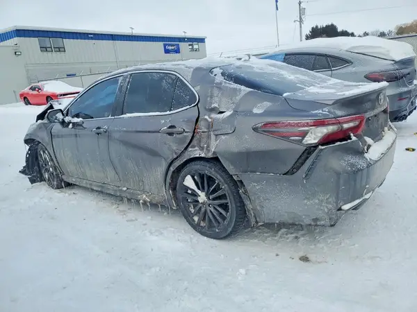 4T1K31AK5NU585188 2022 TOYOTA CAMRY - Image 2