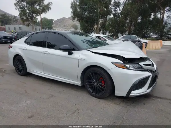 4T1K31AK6MU020821 2021 TOYOTA CAMRY - Image 1