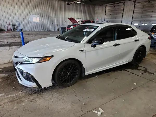 4T1K31AK6MU556426 2021 TOYOTA CAMRY - Image 1