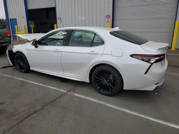 4T1K31AK6MU561819 2021 TOYOTA CAMRY - Image 2