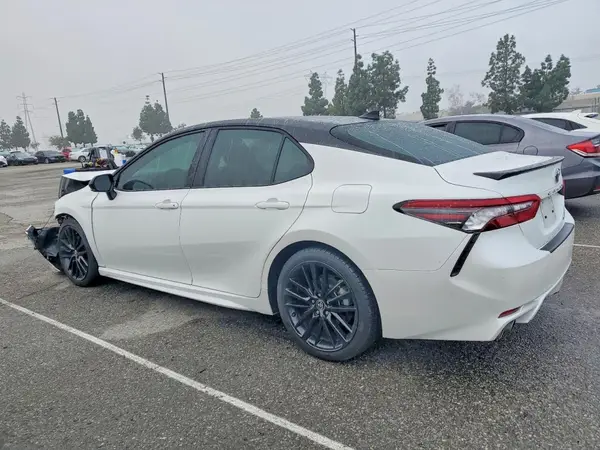 4T1K31AK6NU038382 2022 TOYOTA CAMRY - Image 2