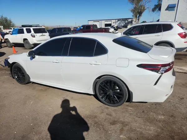 4T1K31AK6NU575852 2022 TOYOTA CAMRY - Image 2