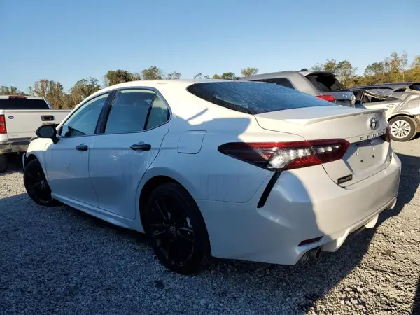 4T1K31AK6NU576077 2022 TOYOTA CAMRY - Image 2