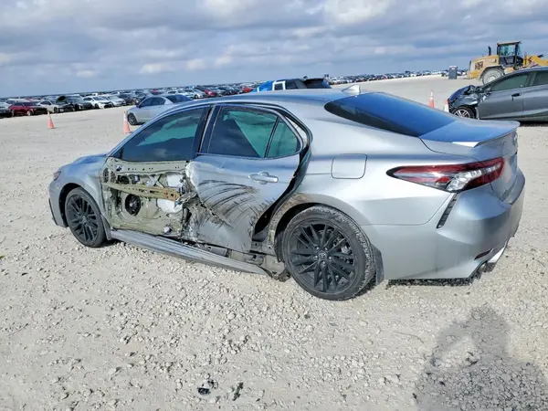 4T1K31AK6NU597947 2022 TOYOTA CAMRY - Image 2