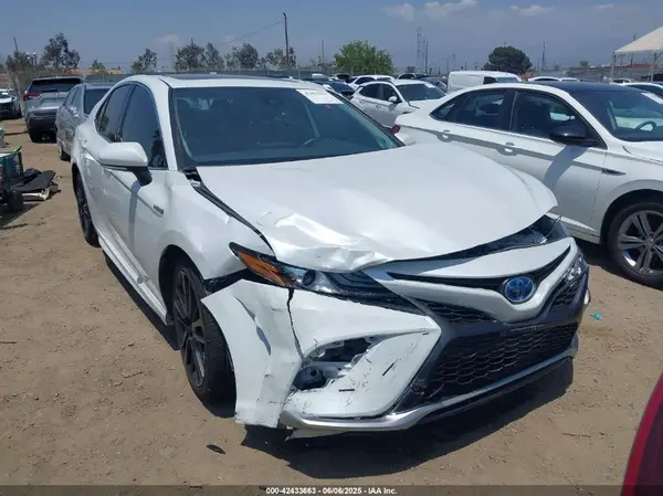 4T1K31AK7MU550392 2021 TOYOTA CAMRY - Image 1