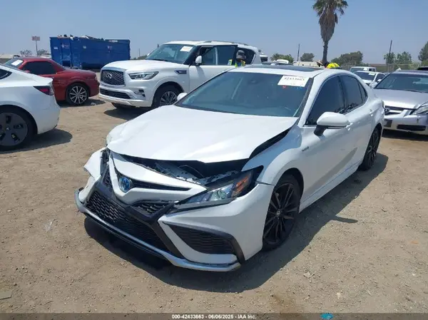 4T1K31AK7MU550392 2021 TOYOTA CAMRY - Image 2