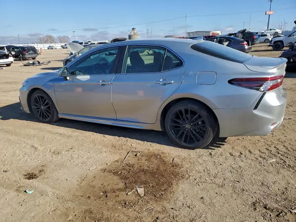 4T1K31AK7MU552076 2021 TOYOTA CAMRY - Image 2