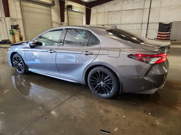 4T1K31AK7NU579912 2022 TOYOTA CAMRY - Image 2