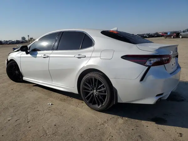 4T1K31AK7NU594961 2022 TOYOTA CAMRY - Image 2