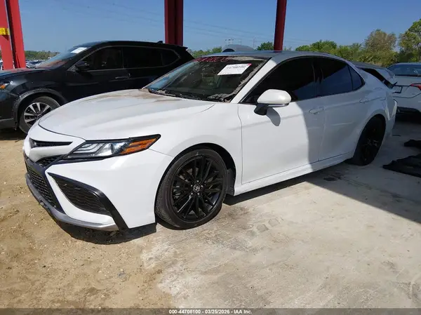 4T1K31AK8MU557173 2021 TOYOTA CAMRY - Image 2